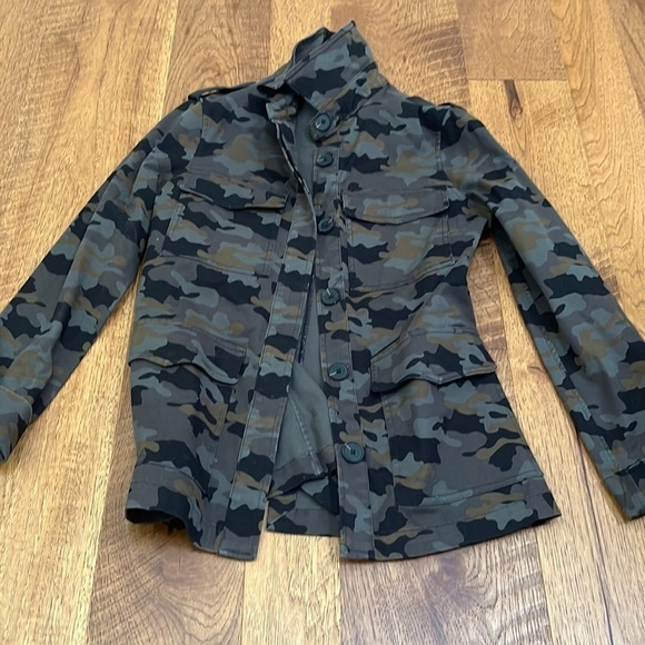 NWT L’AGENCE Women’s Cromwell/Camo Print Jacket Size S - Picture 2 of 10